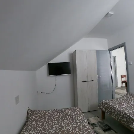 Apartment Vila Mira I Tisine Rokci