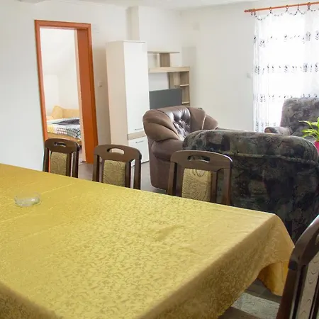 Apartment Vila Mira I Tisine Rokci