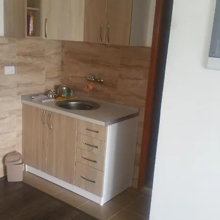 Vila Mira I Tisine Rokci