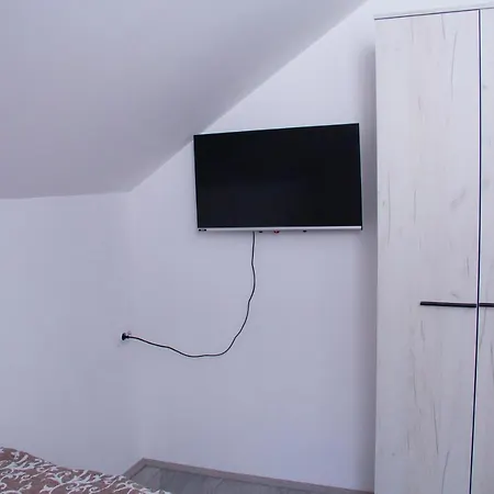 Vila Mira I Tisine Rokci