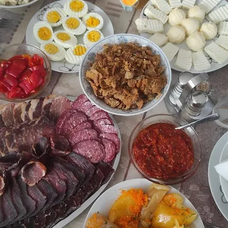 Vila Mira I Tisine * Rokci