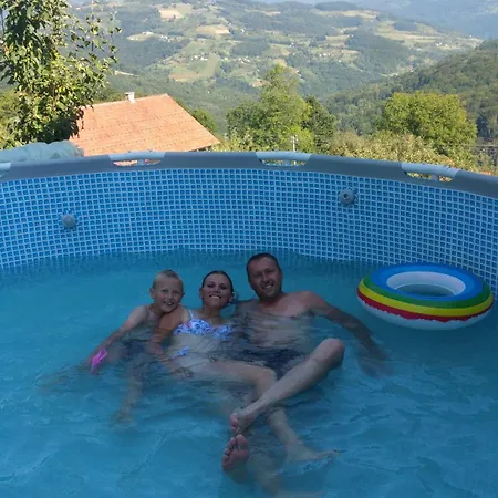 Vila Mira I Tisine * Rokci